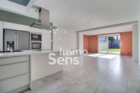 Vente maison T6  Lys-lez-Lannoy  Réf.STVMA950010468