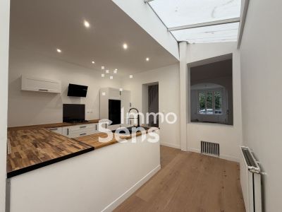 Vente maison T8  Roubaix  Réf.BHVMA1110011262