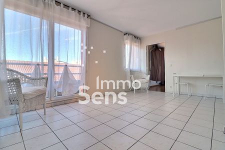 Vente appartement T2  Lille  Réf.LWVAP1300011472