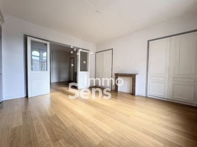 Vente appartement T2  Lille GAMBETTA / WAZEMMES Réf.CRVAP1310011544
