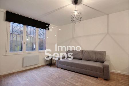 Location appartement T1  Lille VIEUX LILLE Réf.14460MM