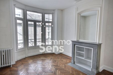 Location appartement T4  Lille RÃ©publique / Saint Michel Réf.ILAP10006436
