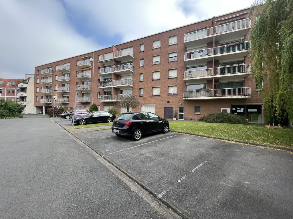 Vente local professionnel T6  Lille  Réf.CNVAP490006583