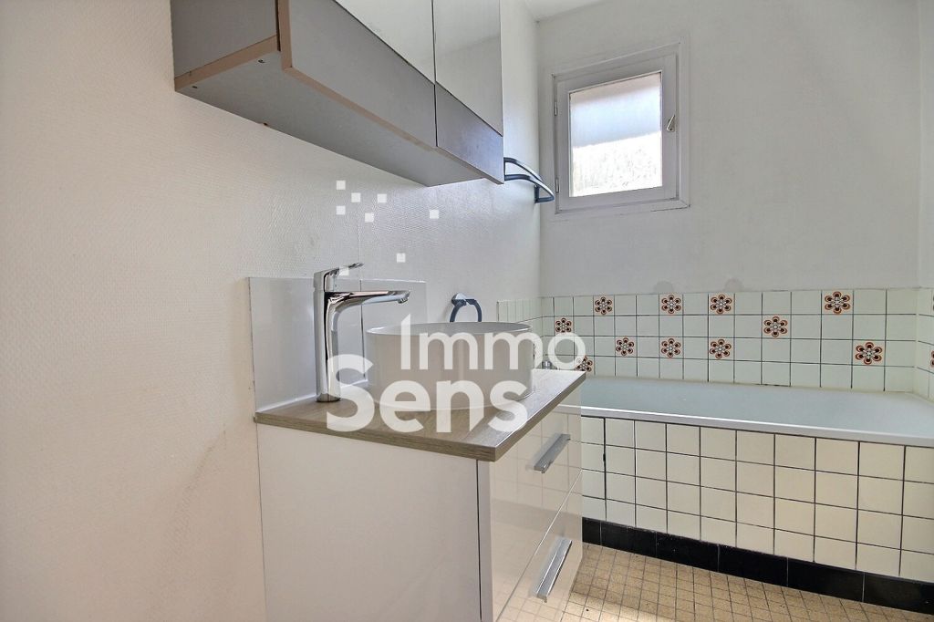 Image d'un t2 - vieux-lille / citadelle - garage à 661€ à château-ville-vieille (05350)