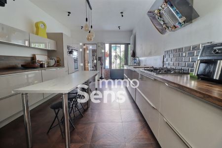 Vente maison T8  Roubaix  Réf.DAVMA480009403