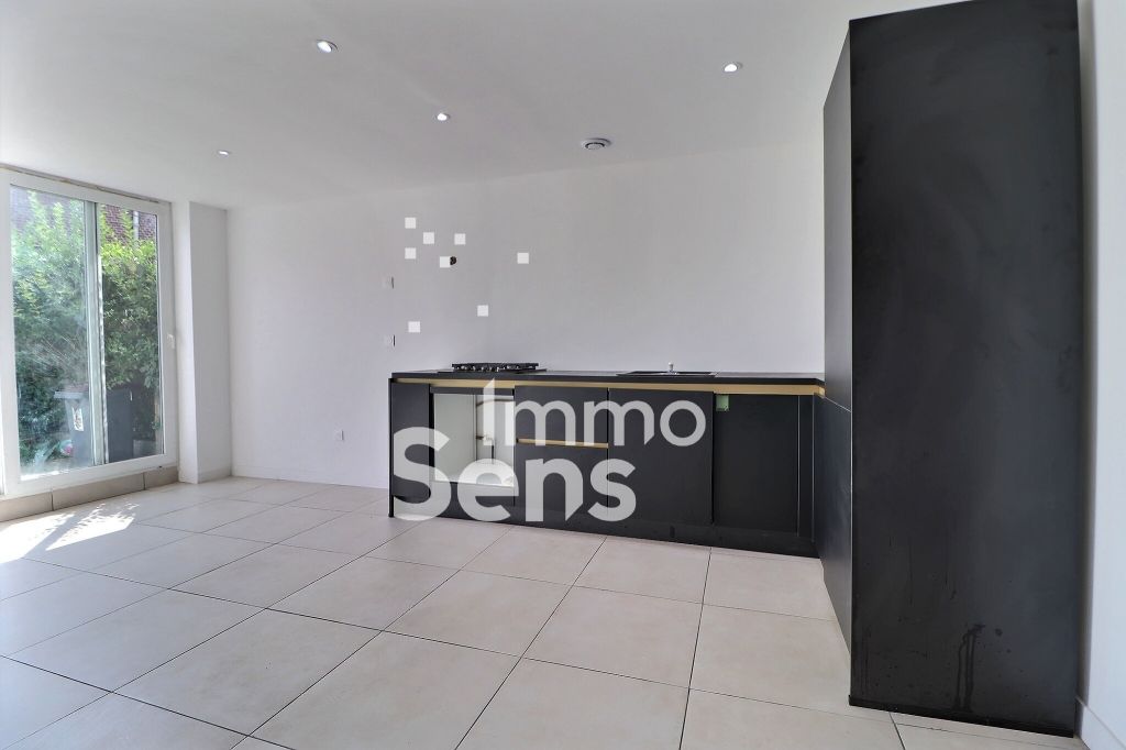 Vente maison T4  Roubaix  Réf.TRVMA1010009460
